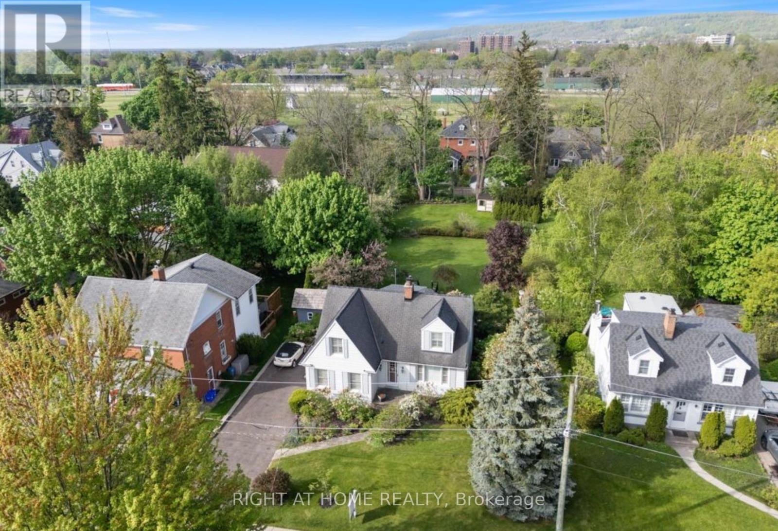 124 Lydia Avenue, Milton (Om Old Milton), Ontario  L9T 2H1 - Photo 3 - W13481904
