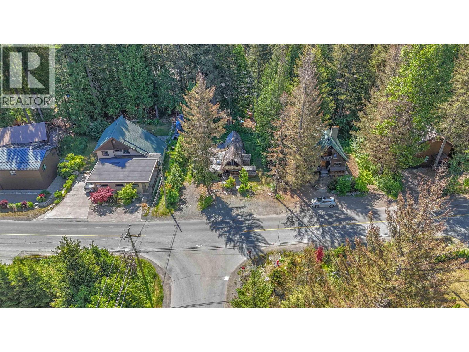 8160 Alpine Way, Whistler, British Columbia  V8E 0G2 - Photo 3 - R3136581