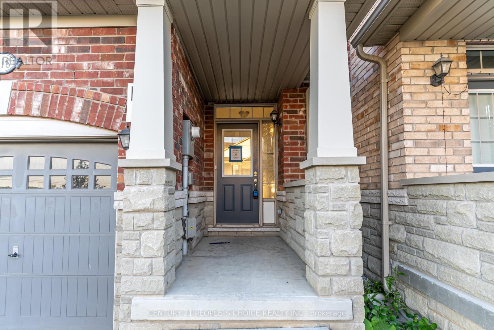 118 Finegan Circle, Brampton, Ontario  L7A 4Z9 - Photo 2 - W13470192