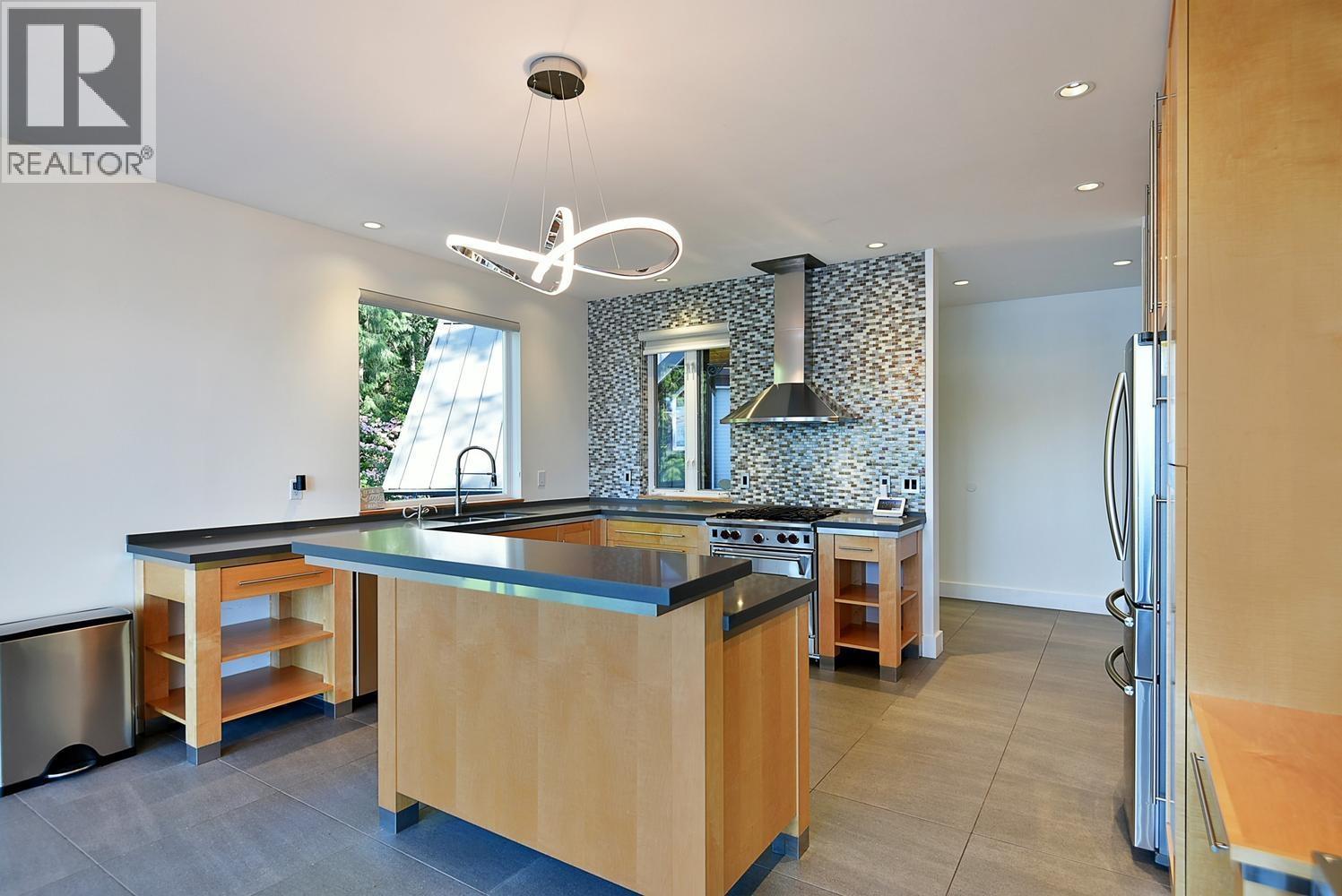 4990 Francis Peninsula Road, Pender Harbour, British Columbia V0N 2H1 - Photo 11 - R3139321
