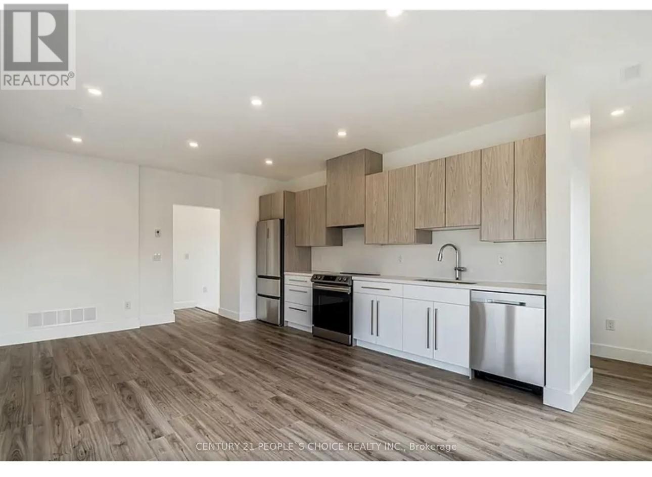 Upper Apartment - 54 Westhampton Drive, Toronto, Ontario  M9R 1X6 - Photo 5 - W13481932