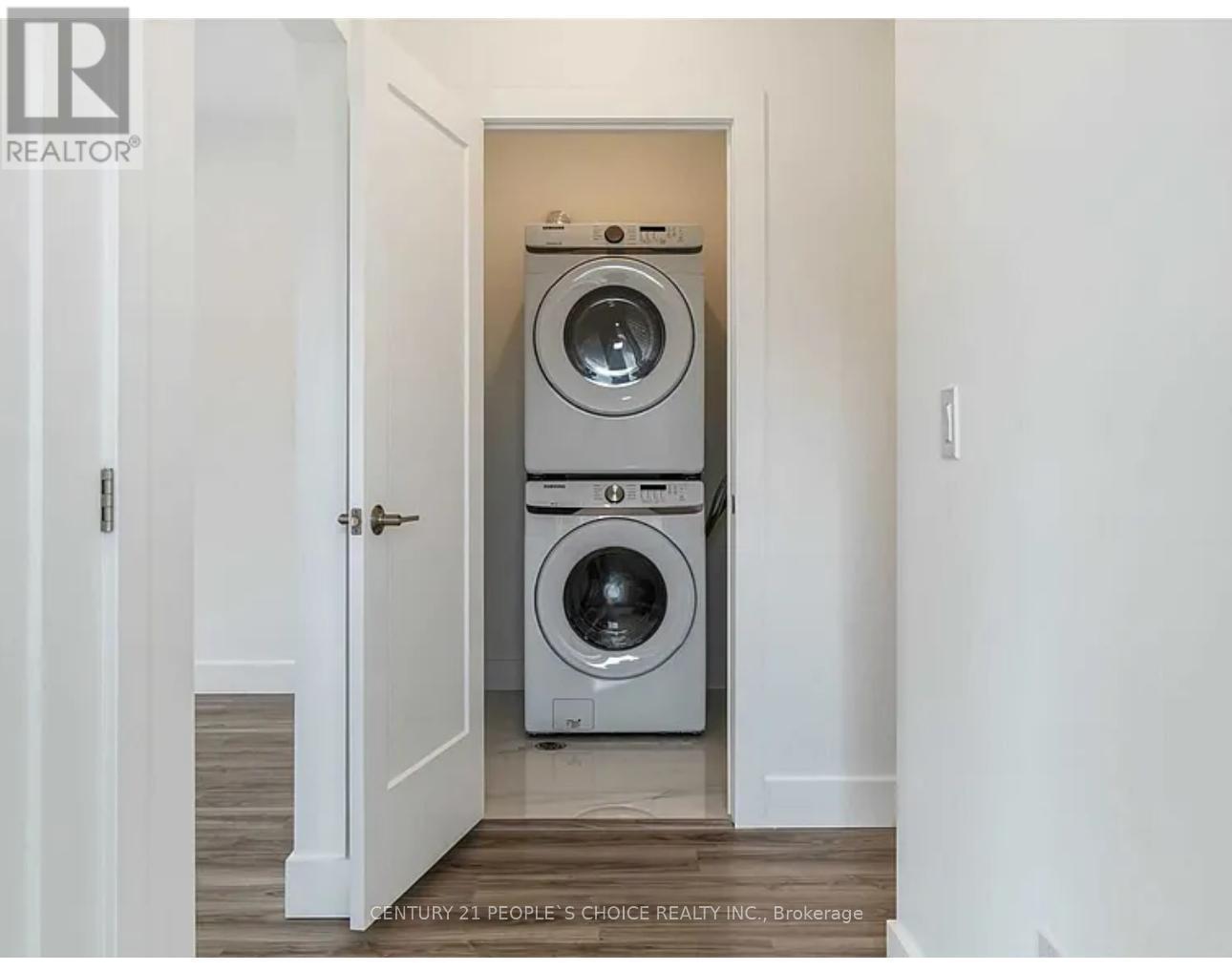 Upper Apartment - 54 Westhampton Drive, Toronto, Ontario  M9R 1X6 - Photo 7 - W13481932