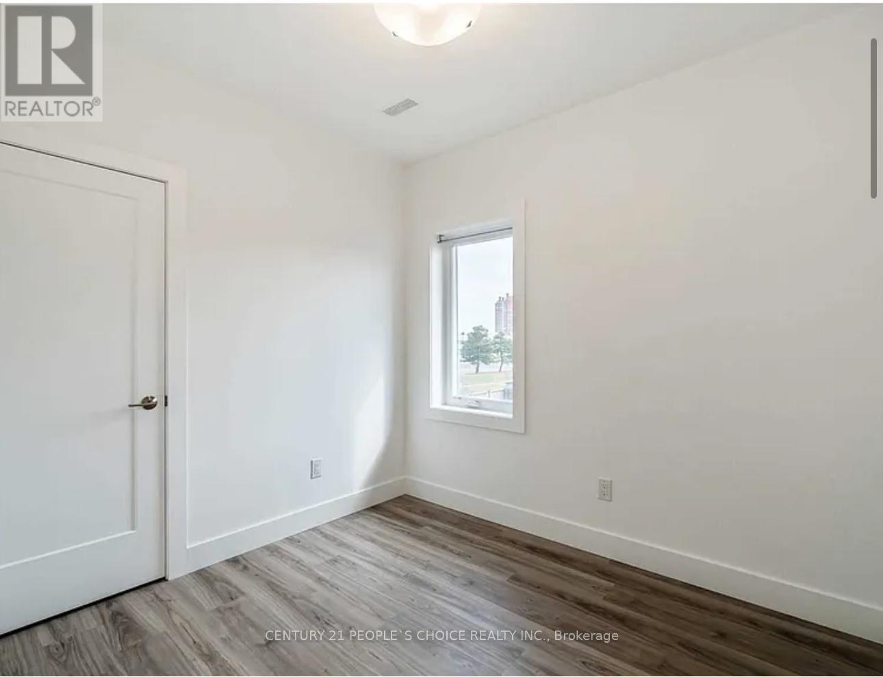 Upper Apartment - 54 Westhampton Drive, Toronto, Ontario  M9R 1X6 - Photo 8 - W13481932