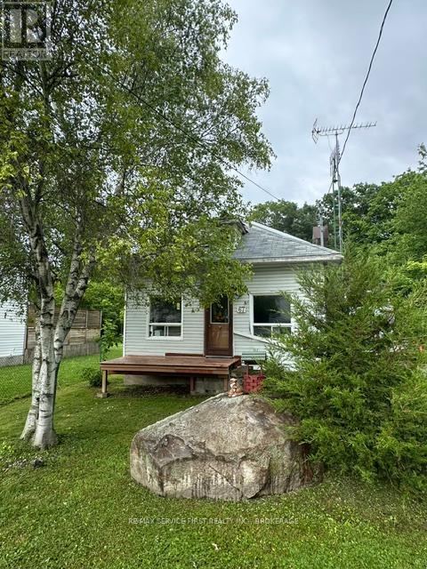 67 Osborne Street, Gananoque, Ontario  K7G 2N4 - Photo 1 - X13481954