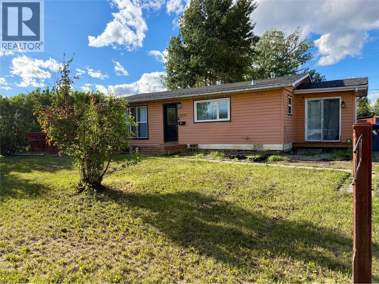 1604 116 Avenue, Dawson Creek, British Columbia  V1G 3G4 - Photo 1 - 10391705