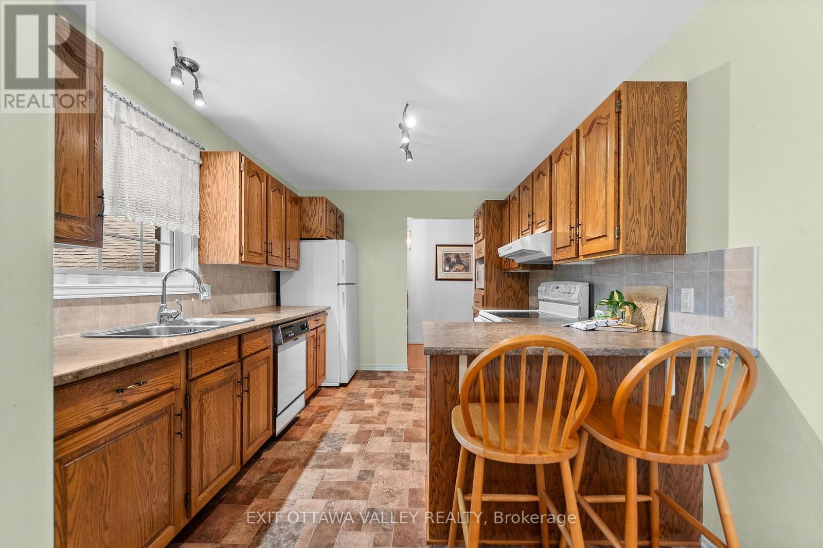 599 Hillside Avenue, Pembroke, Ontario K8A 8G4 - Photo 10 - X13481964
