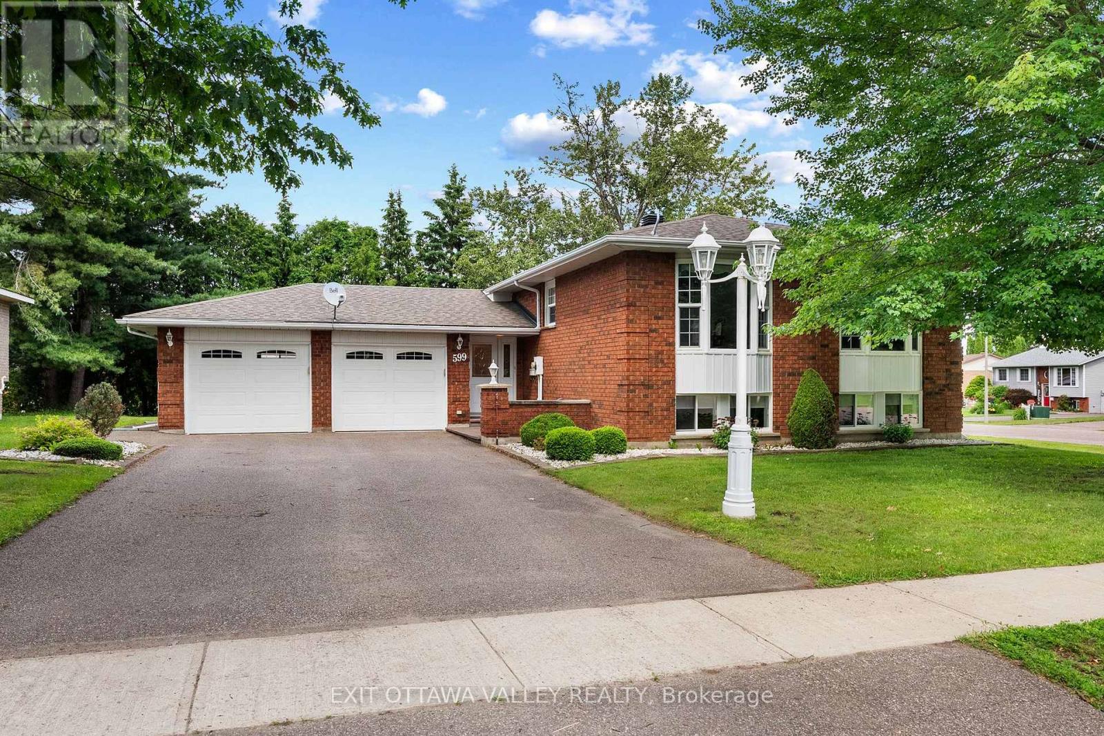 599 Hillside Avenue, Pembroke, Ontario K8A 8G4 - Photo 2 - X13481964