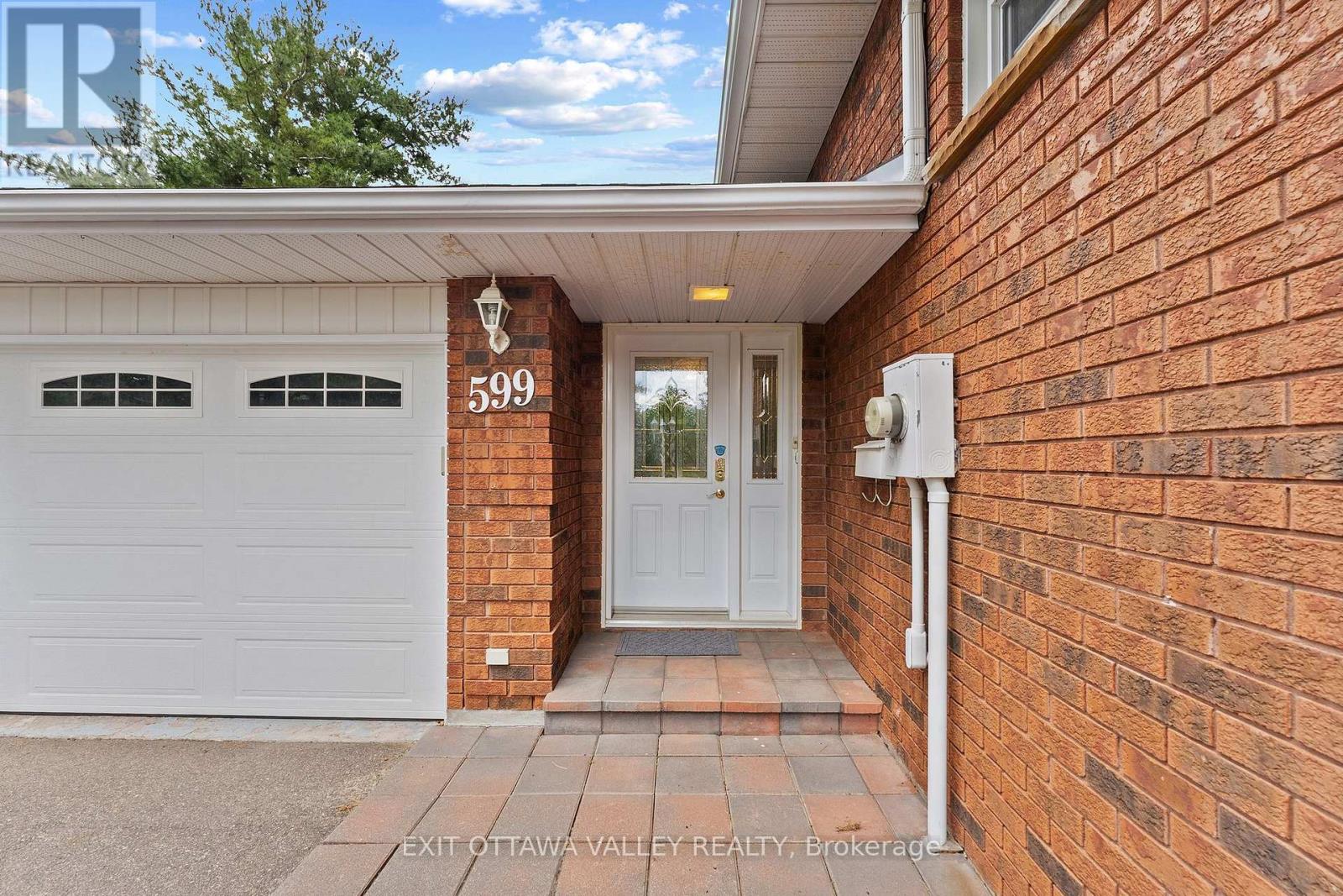 599 Hillside Avenue, Pembroke, Ontario K8A 8G4 - Photo 3 - X13481964