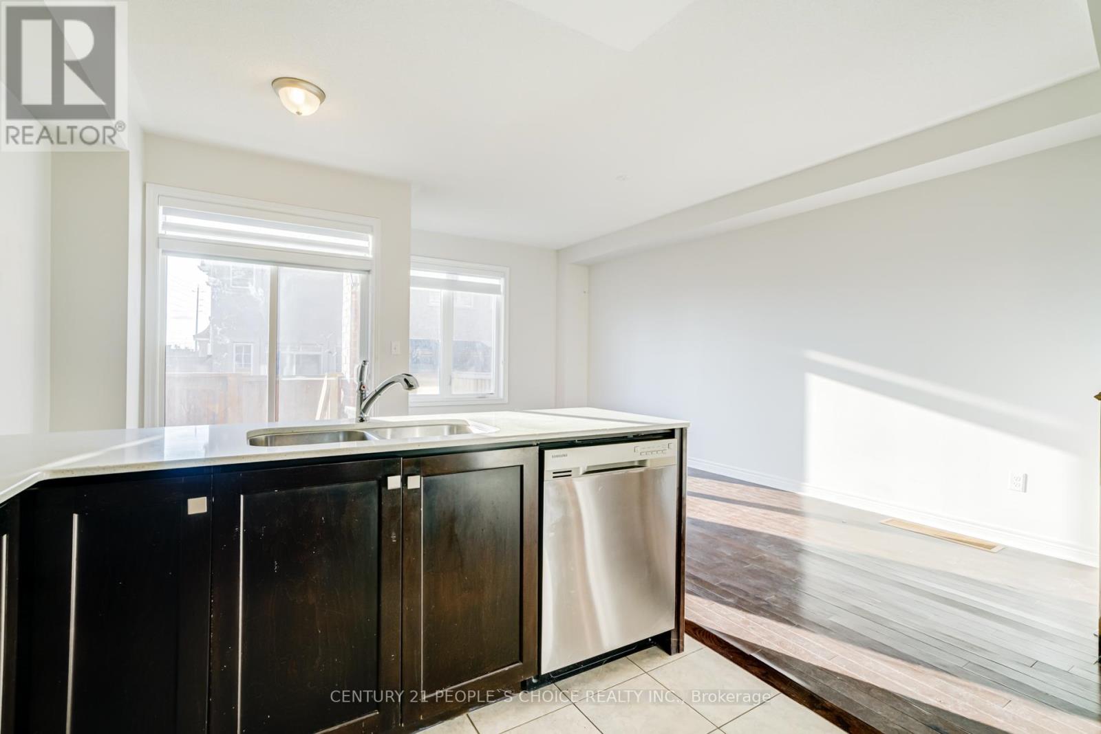 118 Finegan Circle, Brampton, Ontario  L7A 4Z9 - Photo 11 - W13470192
