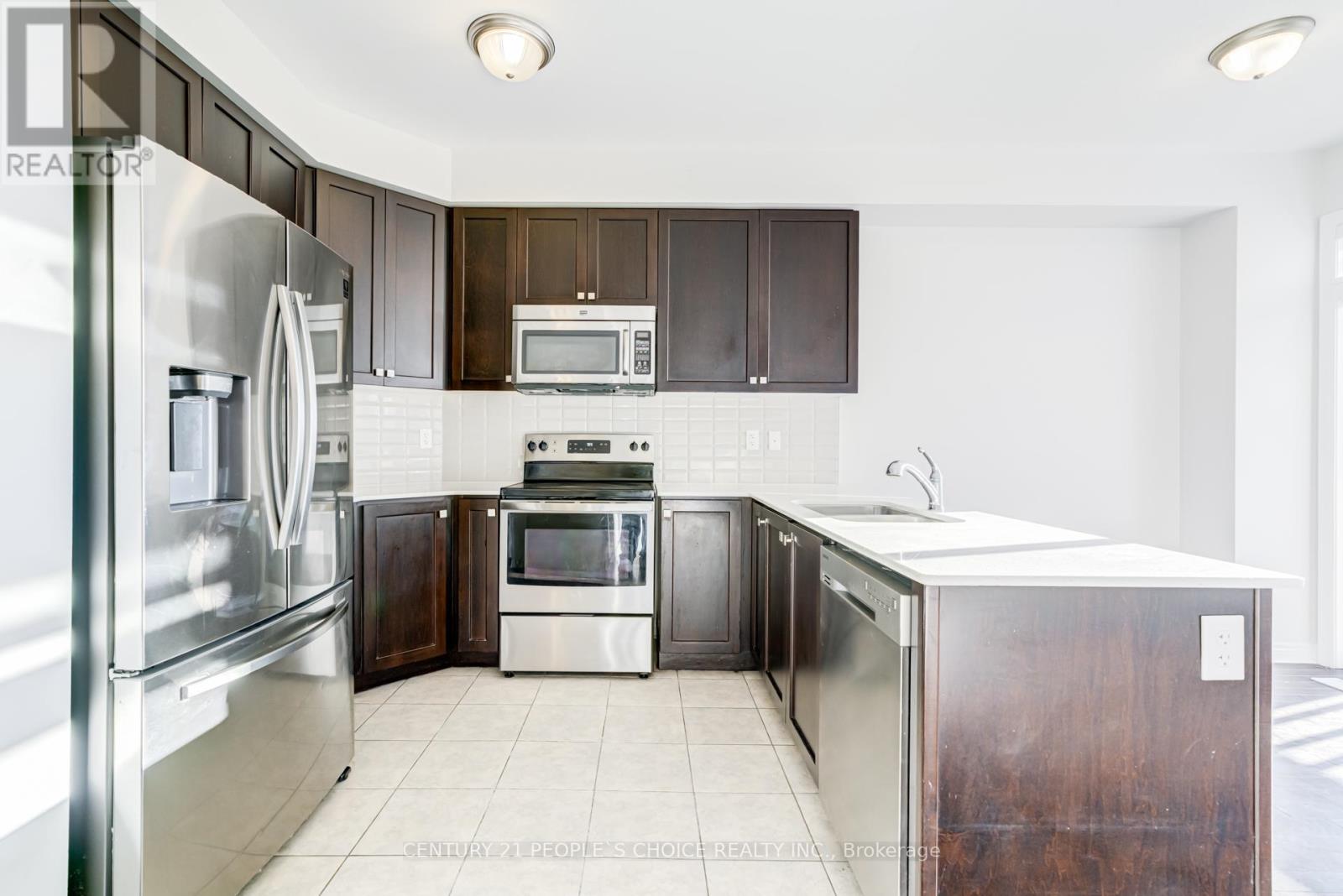 118 Finegan Circle, Brampton, Ontario  L7A 4Z9 - Photo 10 - W13470192