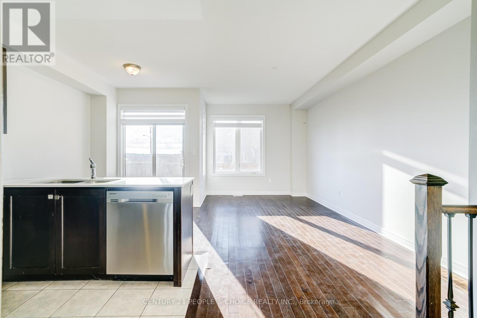118 Finegan Circle, Brampton, Ontario  L7A 4Z9 - Photo 7 - W13470192