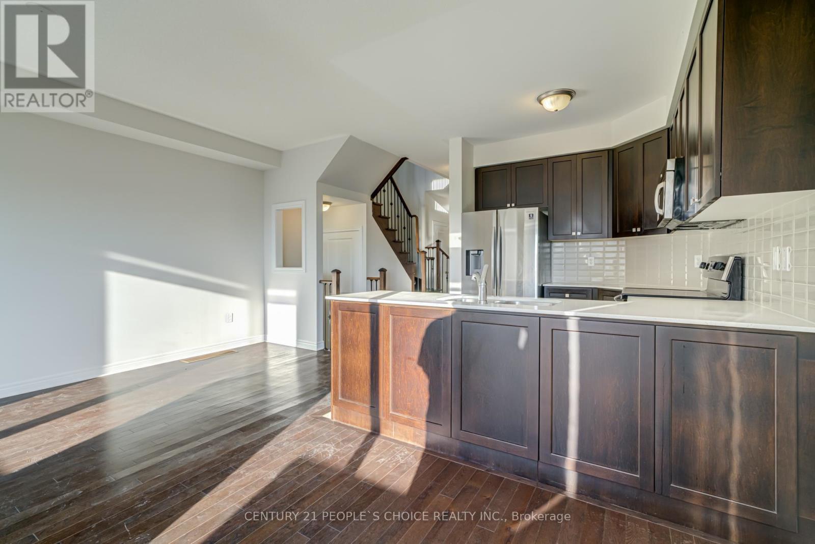 118 Finegan Circle, Brampton, Ontario  L7A 4Z9 - Photo 8 - W13470192