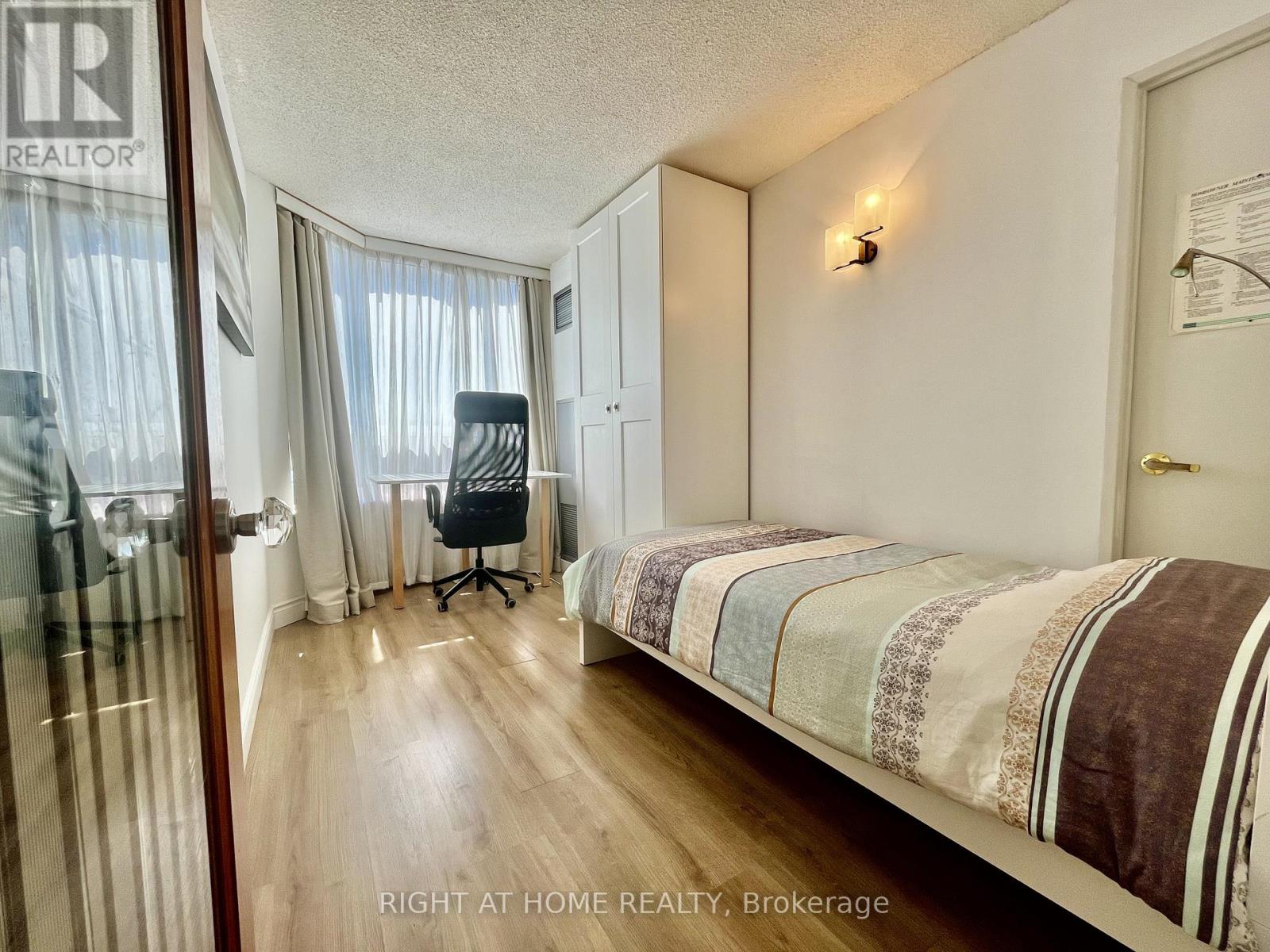 1001 - 25 Maitland Street W, Toronto, Ontario  M4Y 2W1 - Photo 11 - C13481992