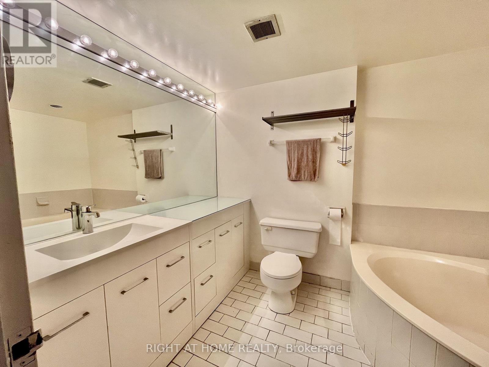 1001 - 25 Maitland Street W, Toronto, Ontario  M4Y 2W1 - Photo 12 - C13481992