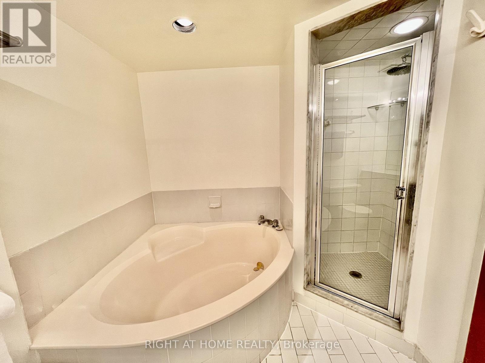 1001 - 25 Maitland Street W, Toronto, Ontario  M4Y 2W1 - Photo 13 - C13481992