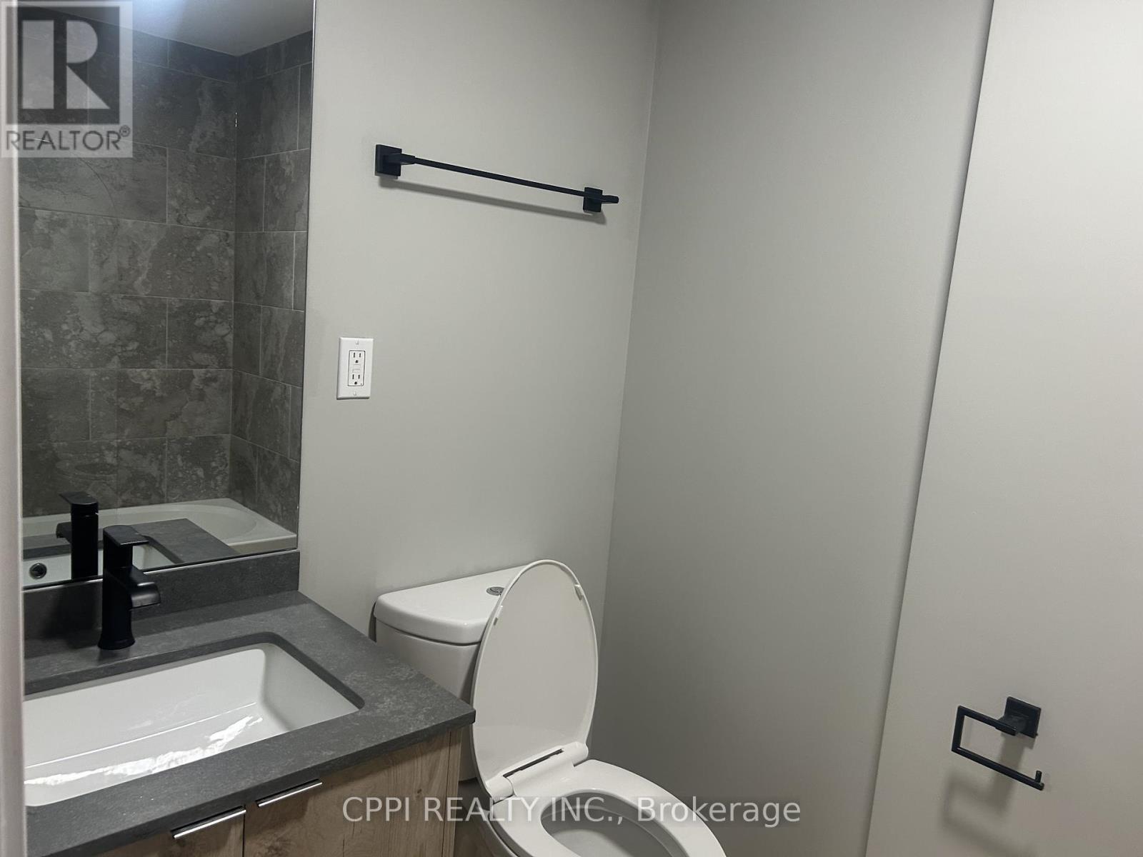 606 - 70 King Street E, Oshawa, Ontario L1H 1B5 - Photo 2 - E13482000