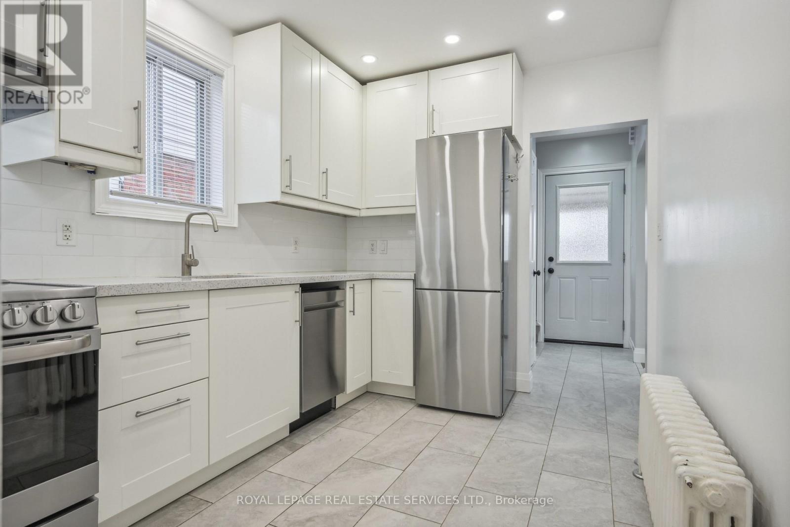 21 Holbrooke Avenue, Toronto, Ontario  M8Y 3B1 - Photo 10 - W13481996