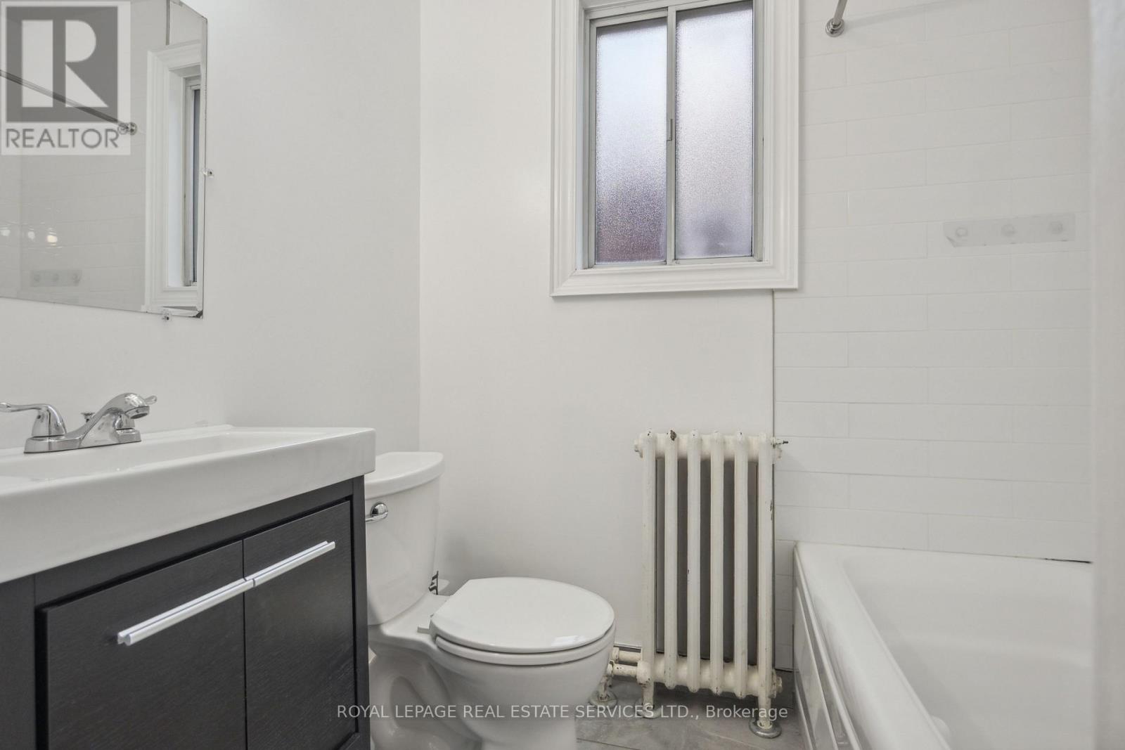 21 Holbrooke Avenue, Toronto, Ontario  M8Y 3B1 - Photo 11 - W13481996