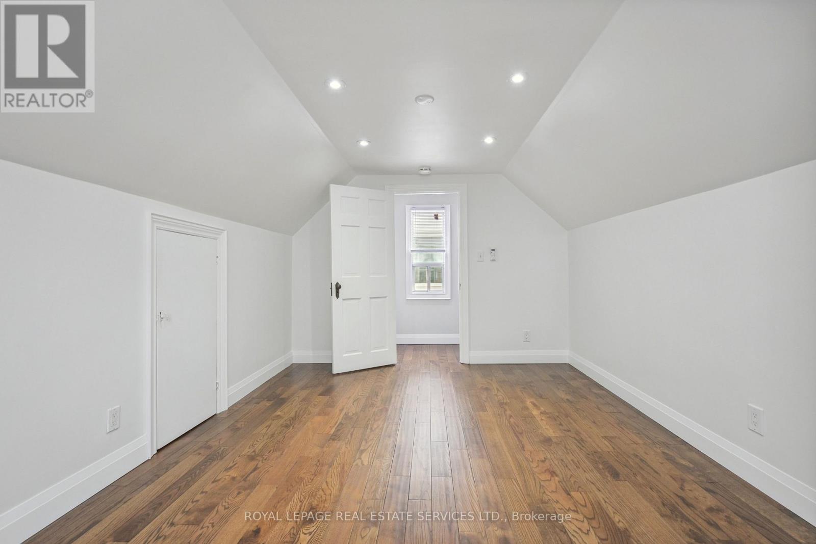 21 Holbrooke Avenue, Toronto, Ontario  M8Y 3B1 - Photo 18 - W13481996