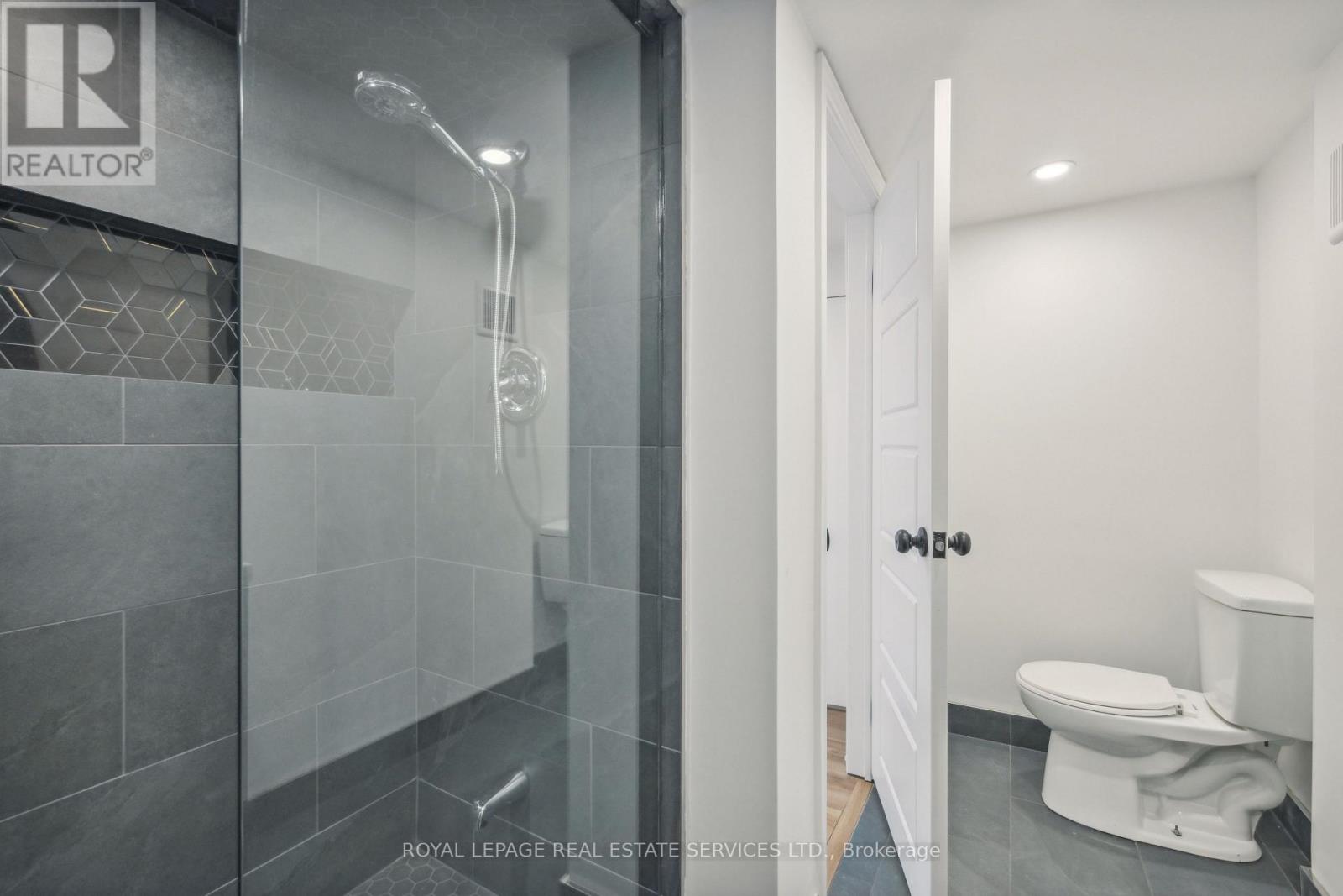 21 Holbrooke Avenue, Toronto, Ontario  M8Y 3B1 - Photo 27 - W13481996