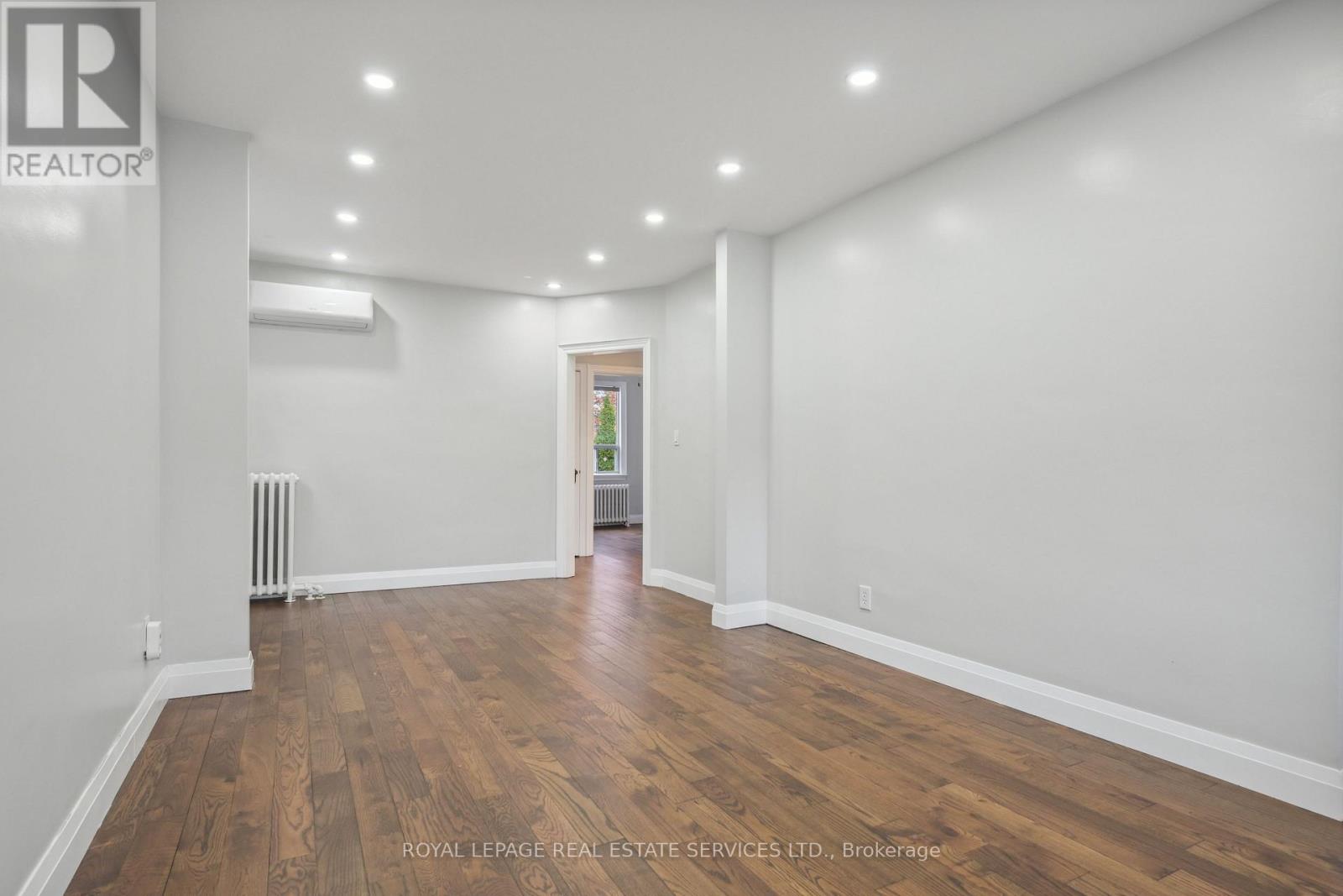 21 Holbrooke Avenue, Toronto, Ontario  M8Y 3B1 - Photo 4 - W13481996