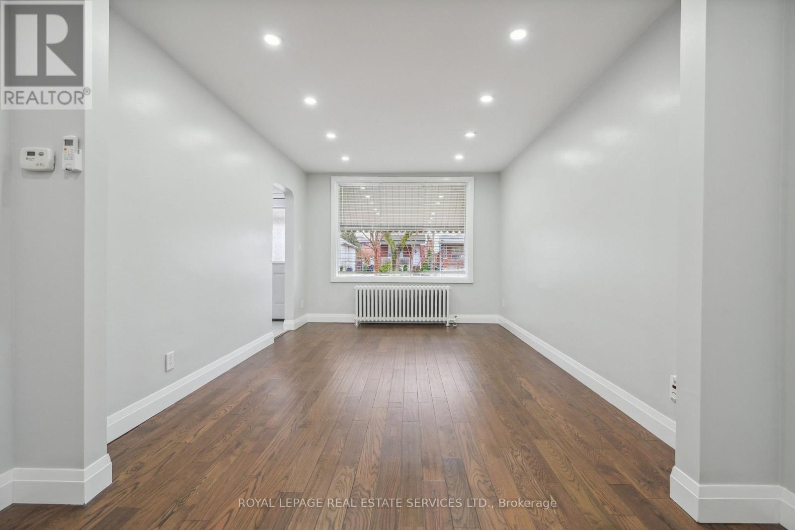21 Holbrooke Avenue, Toronto, Ontario  M8Y 3B1 - Photo 6 - W13481996