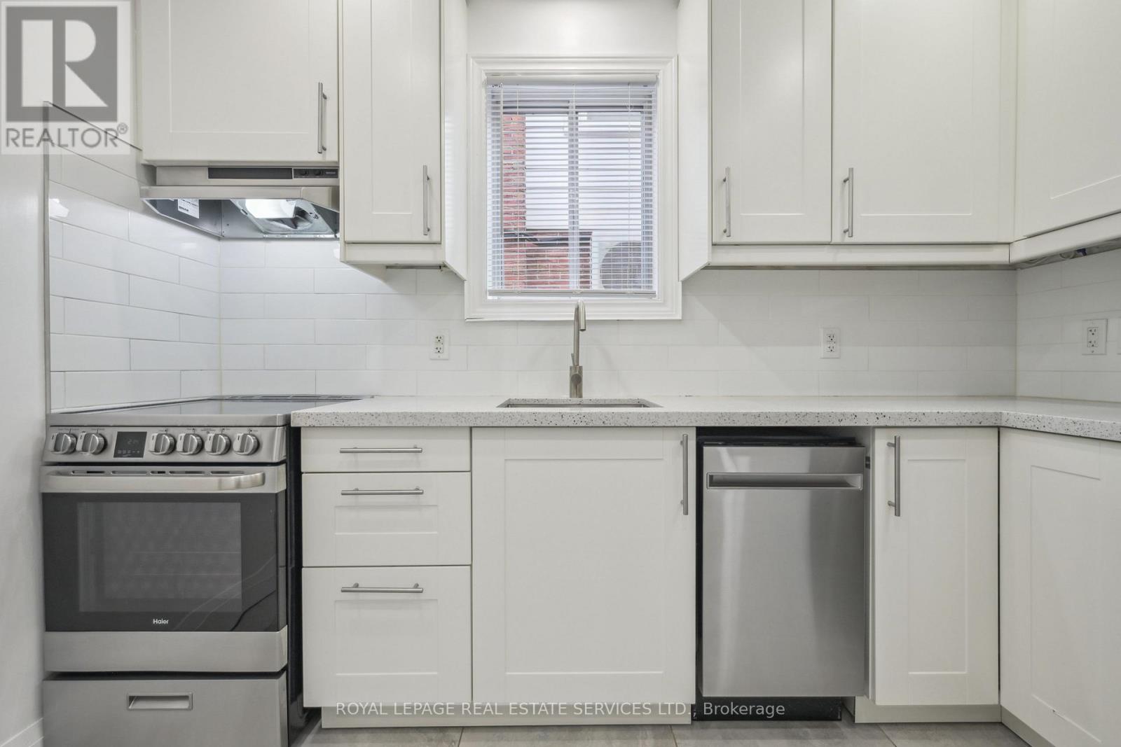 21 Holbrooke Avenue, Toronto, Ontario  M8Y 3B1 - Photo 9 - W13481996