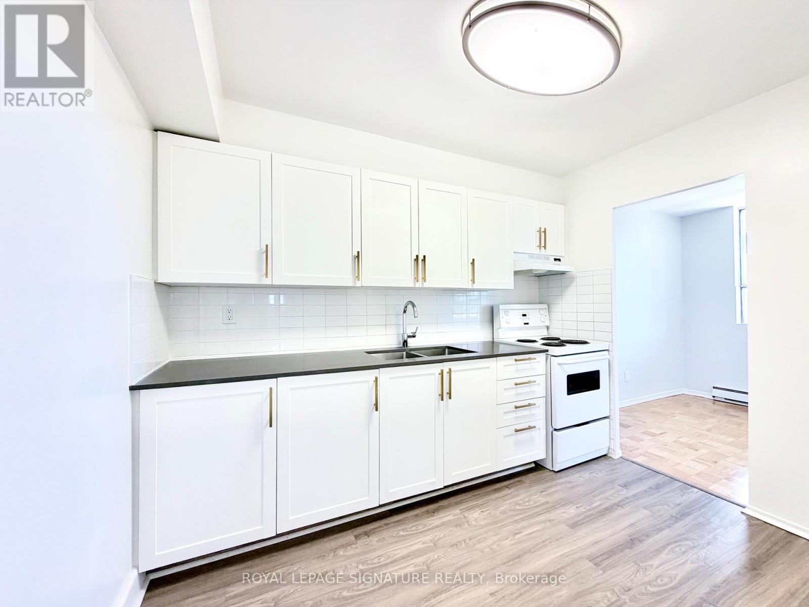 804 - 525 Eglinton Avenue E, Toronto, Ontario  M4P 1N5 - Photo 2 - C13481268