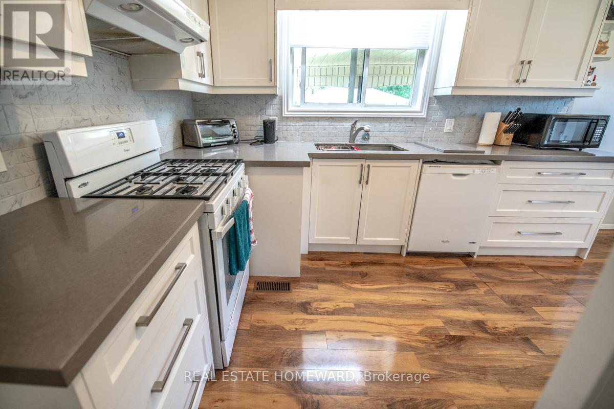 4 Sunicrest Boulevard, Clarington, Ontario  L1C 2G7 - Photo 10 - E13482046