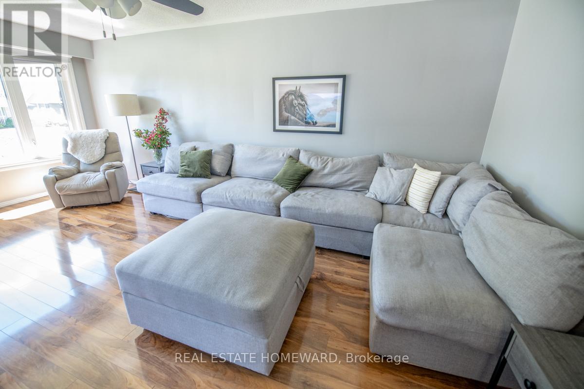 4 Sunicrest Boulevard, Clarington, Ontario  L1C 2G7 - Photo 3 - E13482046