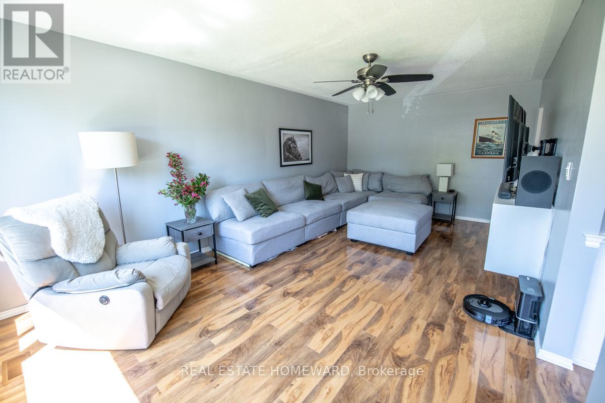 4 Sunicrest Boulevard, Clarington, Ontario  L1C 2G7 - Photo 4 - E13482046