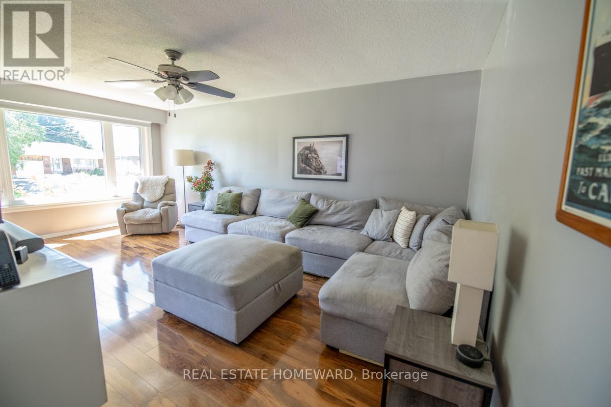 4 Sunicrest Boulevard, Clarington, Ontario  L1C 2G7 - Photo 5 - E13482046