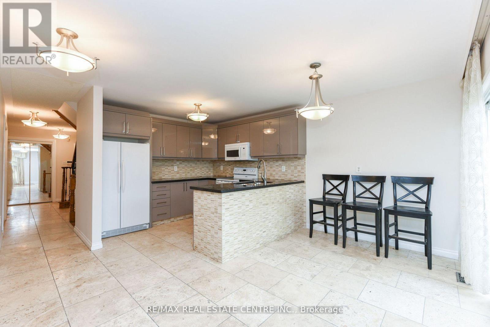 5989 Sidmouth Street, Mississauga, Ontario  L5V 2Z5 - Photo 12 - W13482034