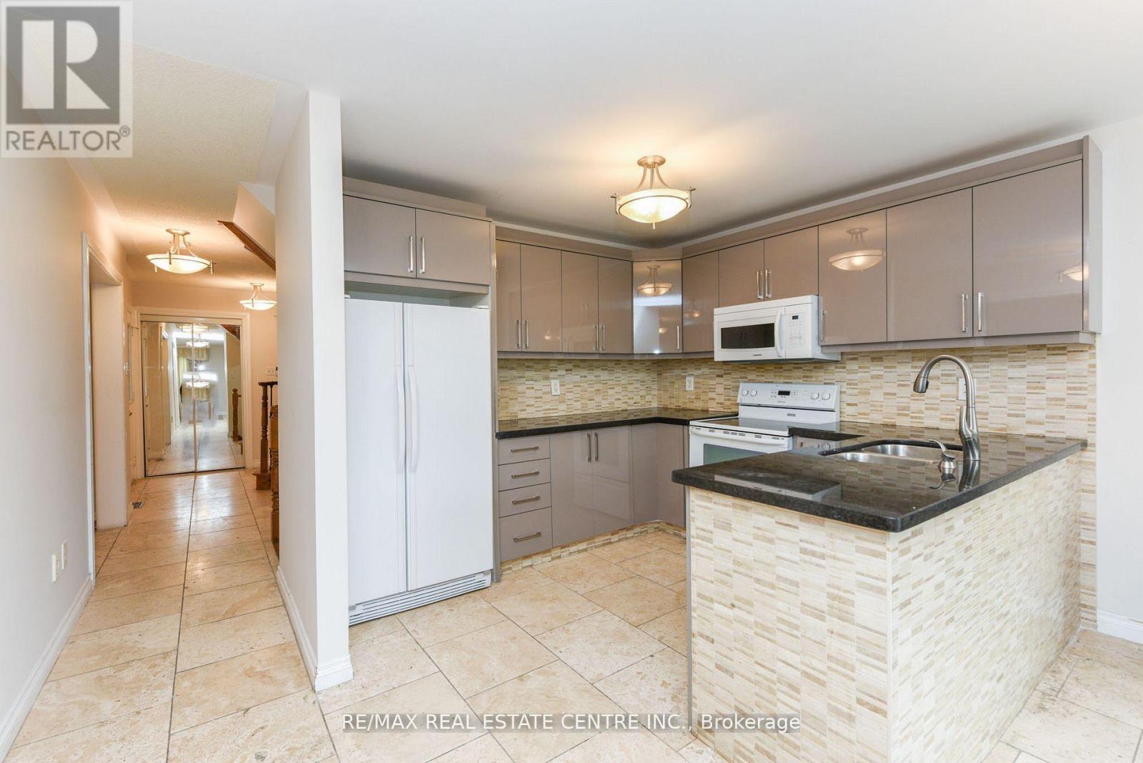 5989 Sidmouth Street, Mississauga, Ontario  L5V 2Z5 - Photo 13 - W13482034