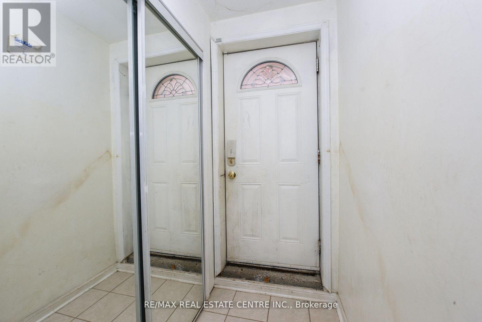 5989 Sidmouth Street, Mississauga, Ontario  L5V 2Z5 - Photo 32 - W13482034