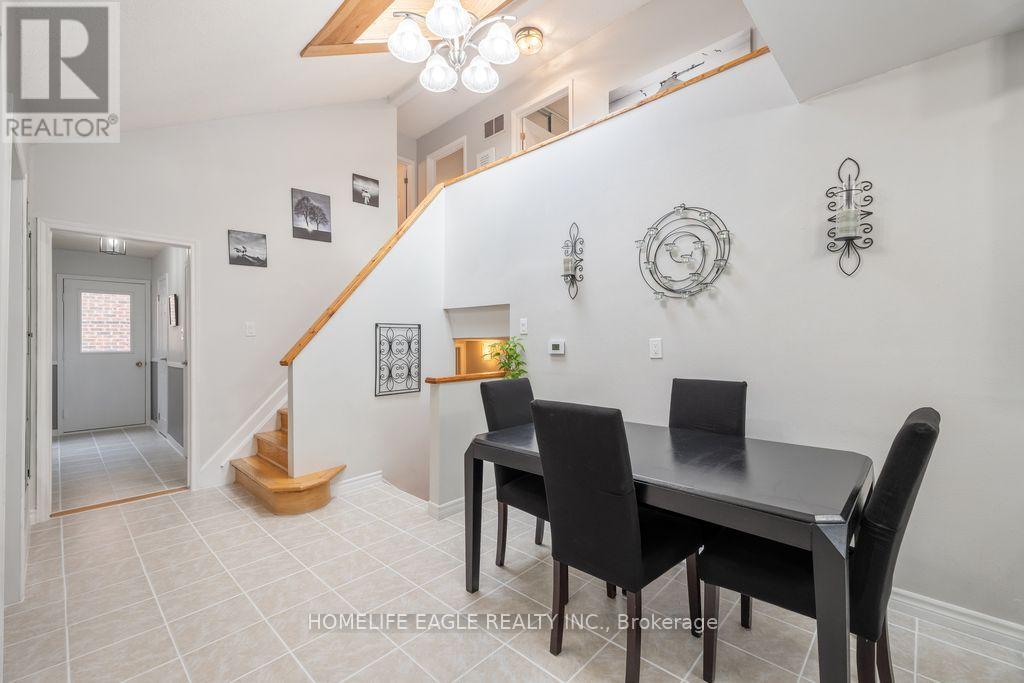 293 Plymouth Trail, Newmarket, Ontario  L3Y 6G6 - Photo 9 - N13479324