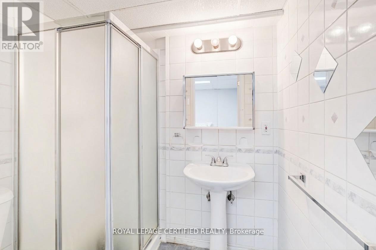 2197 Oakridge Crescent, Burlington, Ontario  L7M 4C8 - Photo 34 - W13481402