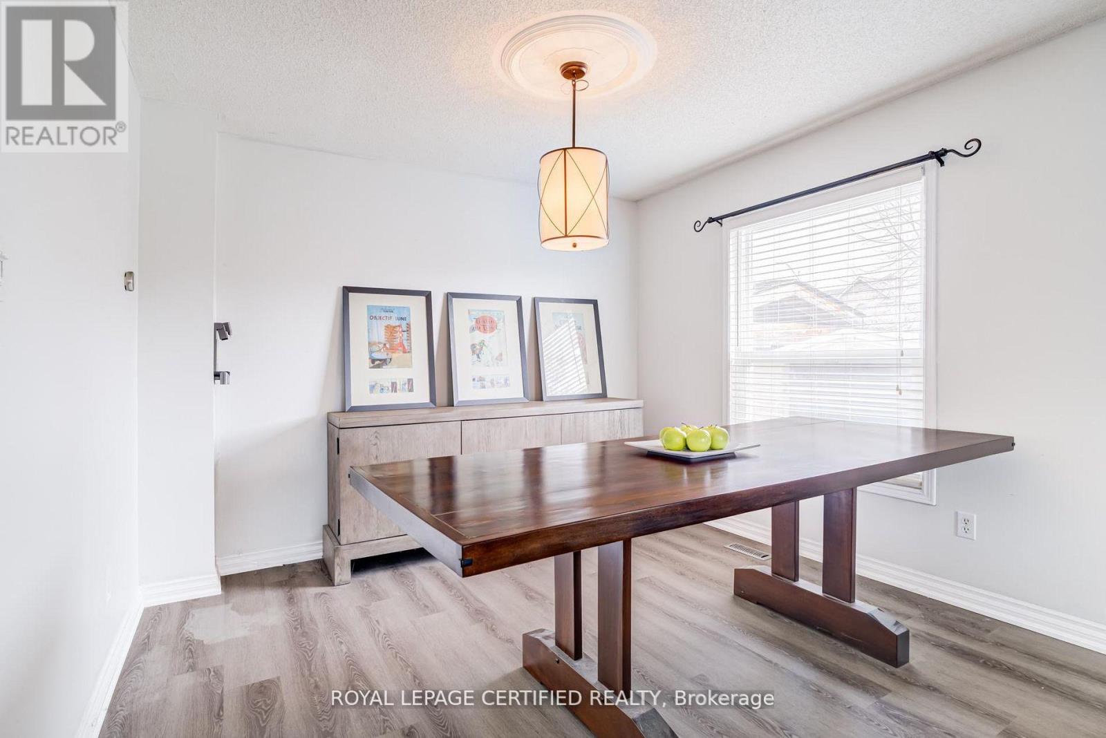 2197 Oakridge Crescent, Burlington, Ontario  L7M 4C8 - Photo 5 - W13481402
