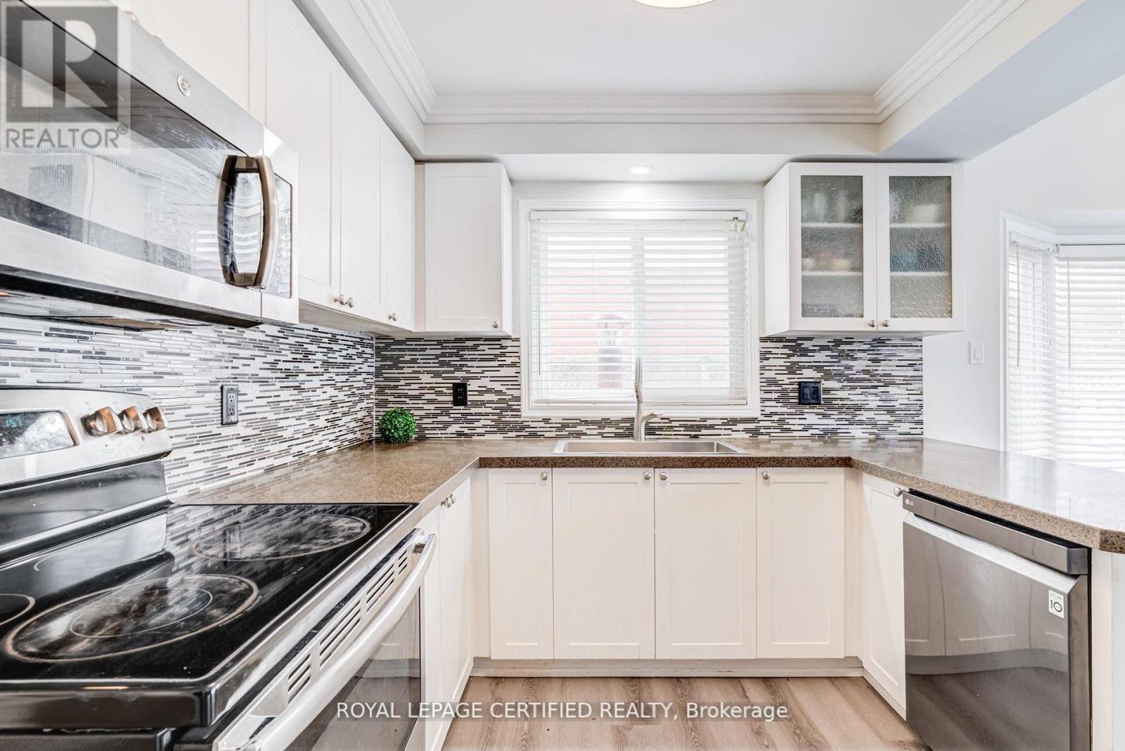 2197 Oakridge Crescent, Burlington, Ontario  L7M 4C8 - Photo 9 - W13481402