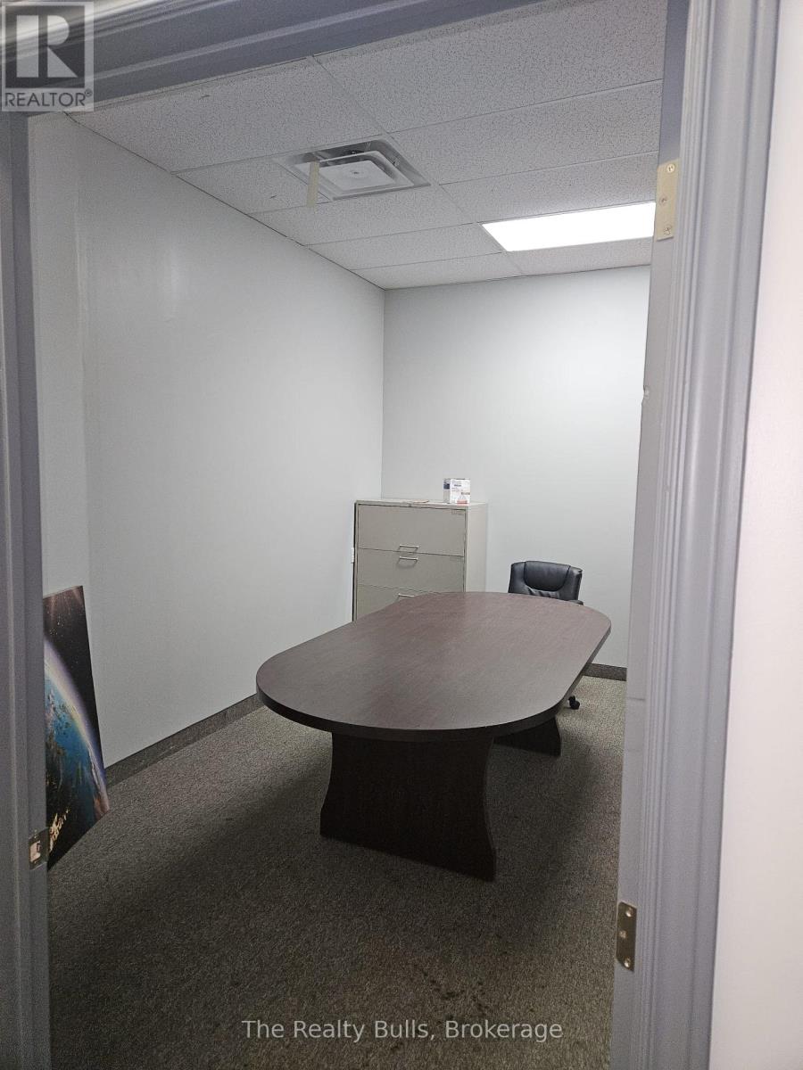 1051 Upper James Street, Hamilton, Ontario L9C 3A6 - Photo 12 - X12676894