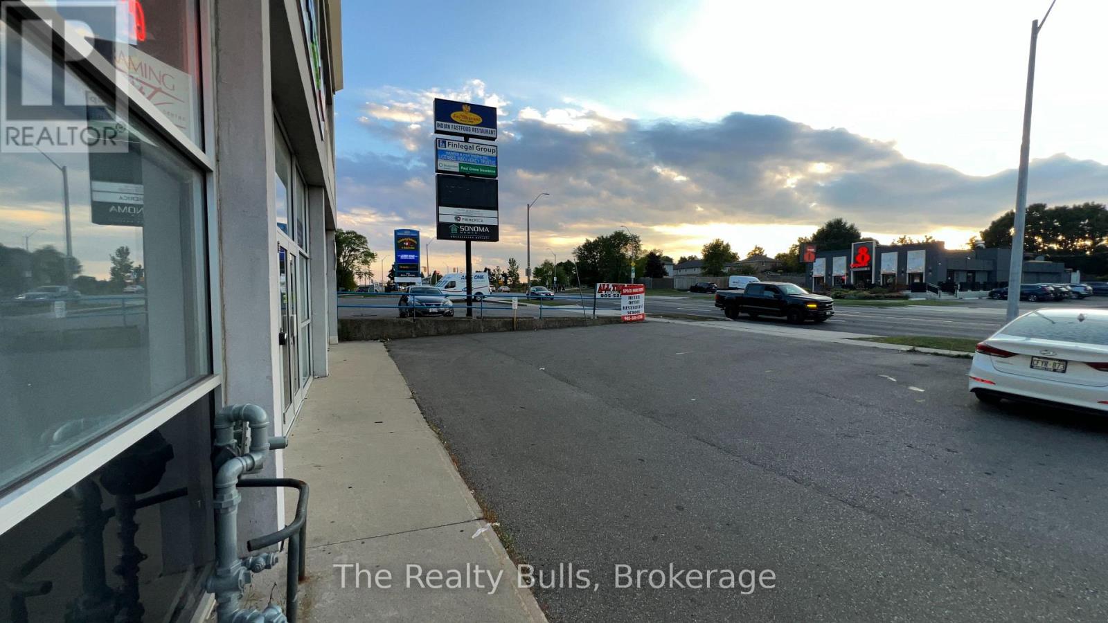 1051 Upper James Street, Hamilton, Ontario L9C 3A6 - Photo 7 - X12676894