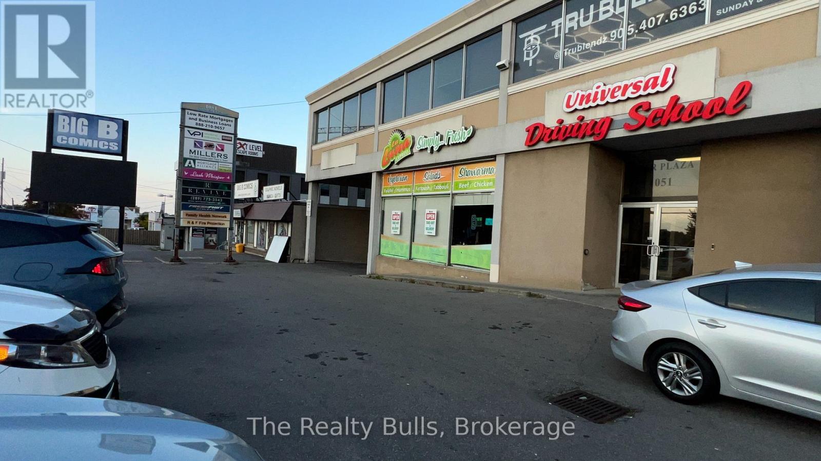 1051 Upper James Street, Hamilton, Ontario L9C 3A6 - Photo 4 - X12676894