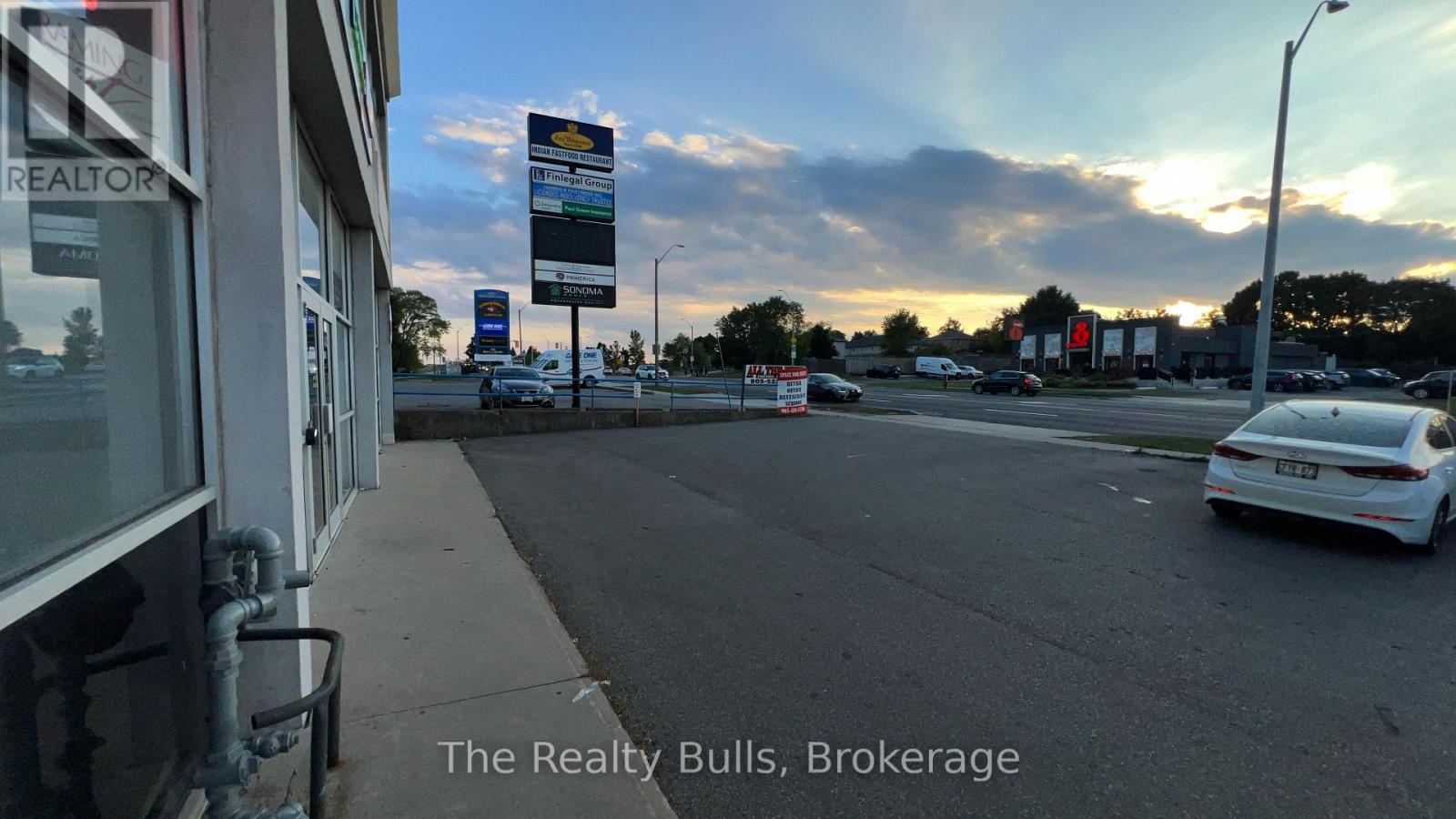 1051 Upper James Street, Hamilton, Ontario L9C 3A6 - Photo 8 - X12676894