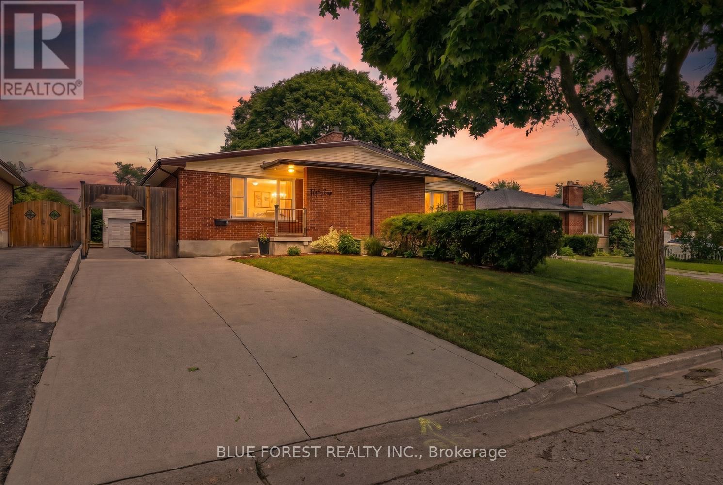 52 ALMOND ROAD, London South, Ontario