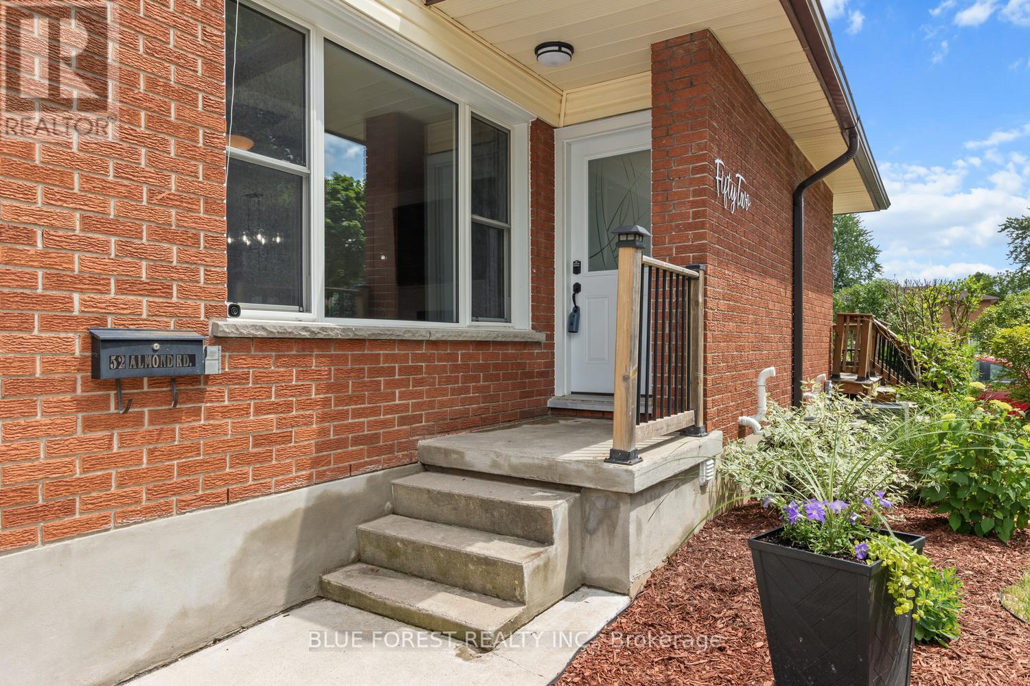 52 Almond Road, London South, Ontario  N5Z 4C4 - Photo 5 - X13482062