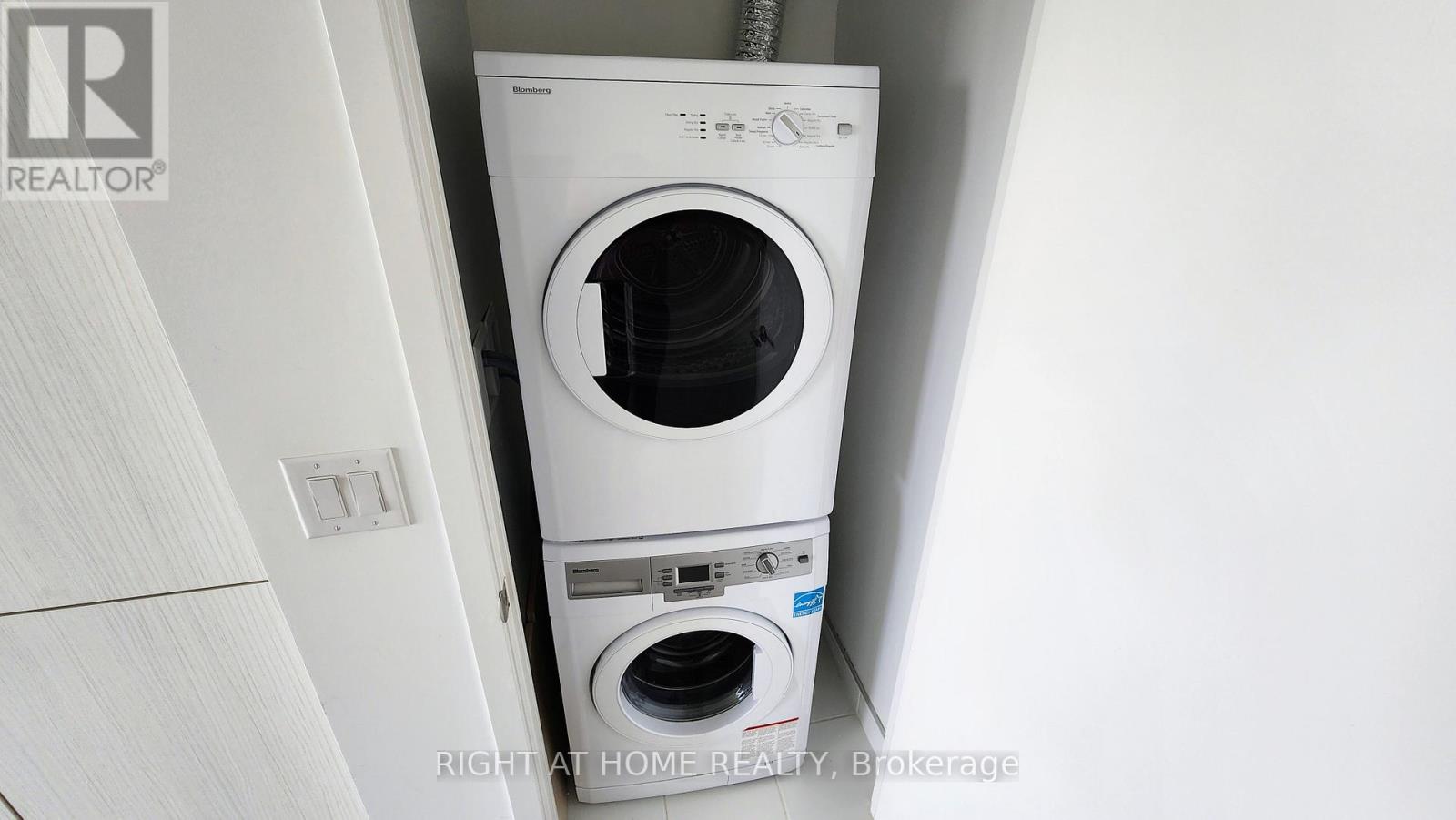 4301 - 11 Wellesley Street W, Toronto, Ontario M4Y 0G4 - Photo 10 - C13477266