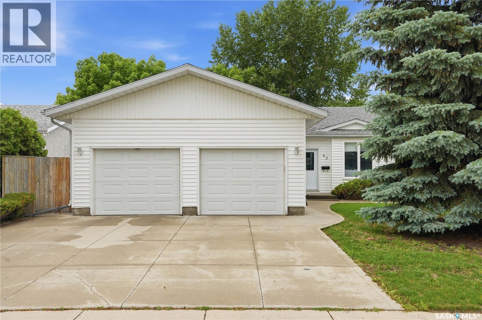 62 Robinson CRESCENT, Saskatoon, Saskatchewan