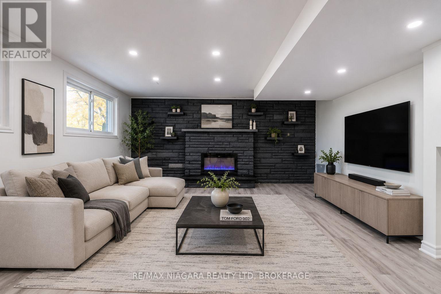 LOWER - 22 CHANTLER ROAD, Welland, Ontario