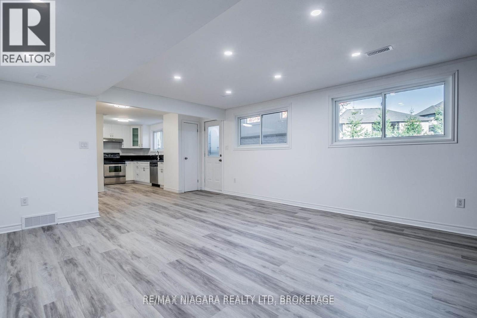 Lower - 22 Chantler Road, Welland, Ontario  L3C 4M5 - Photo 3 - X13482098