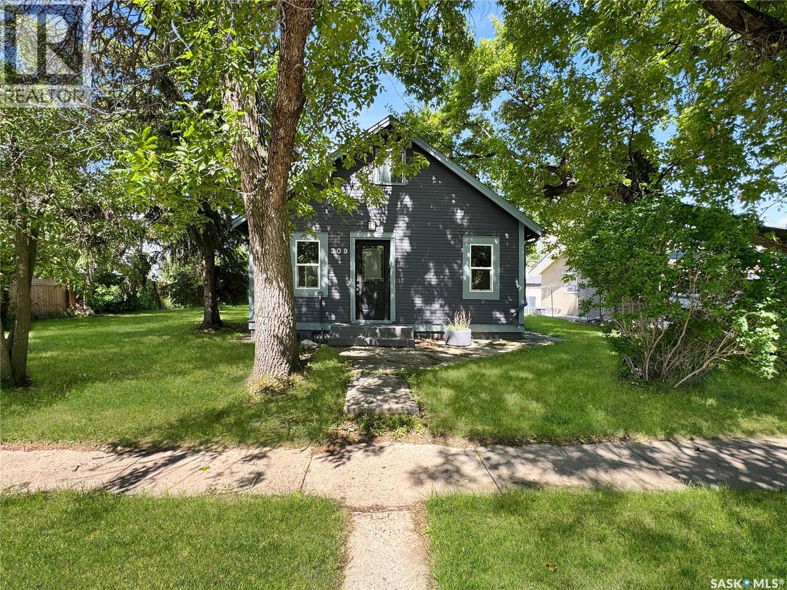 309 3rd STREET W, Wilkie, Saskatchewan